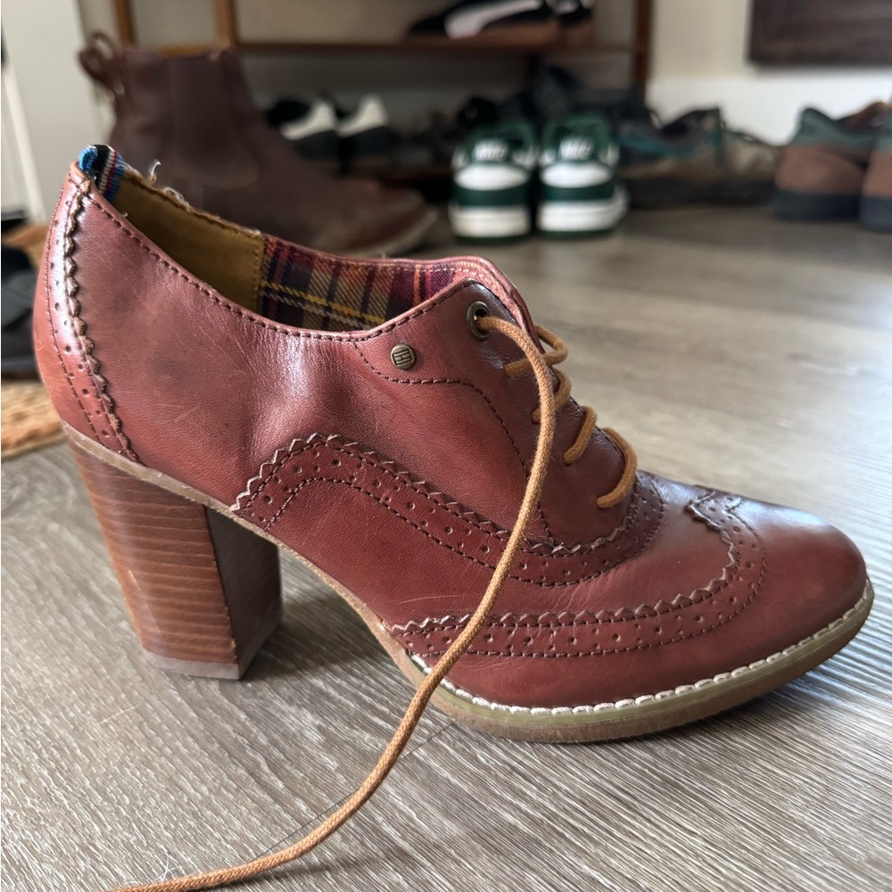 Tommy Hilfiger Tan Oxford Heels